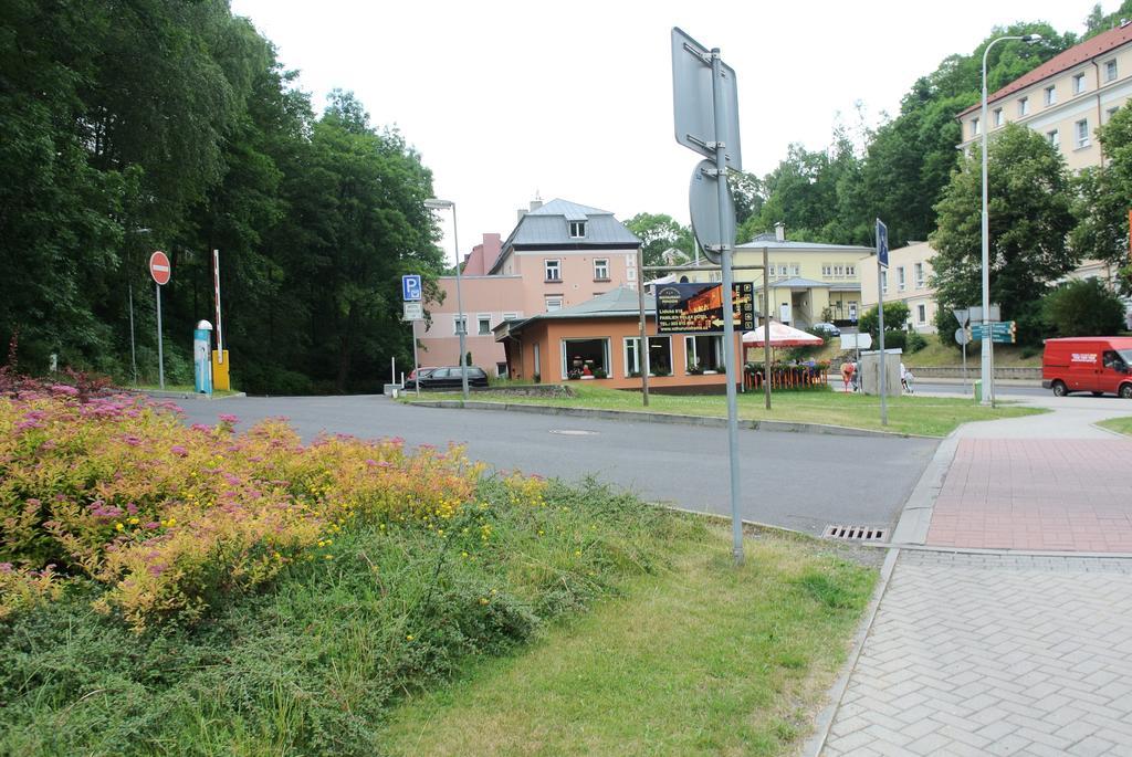 Penzion Haus Regrus Jáchymov Buitenkant foto